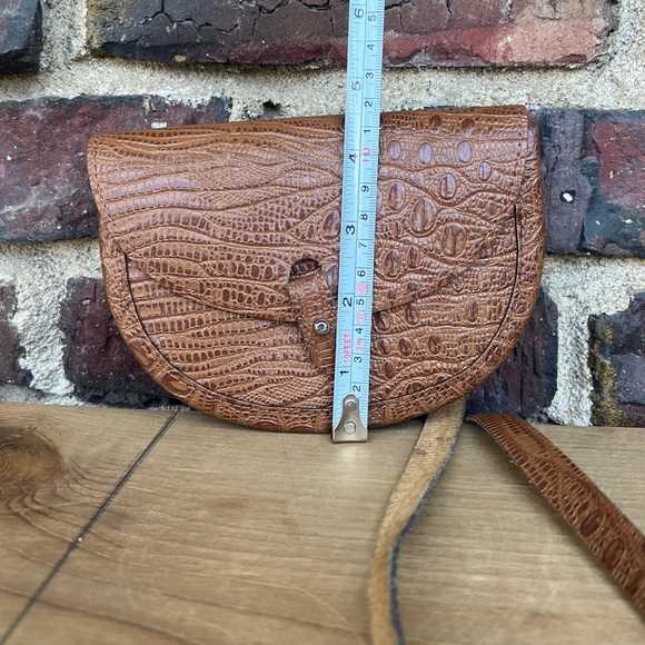 Vintage mini crocodile style leather purse/belt purse - Picture 8 of 11